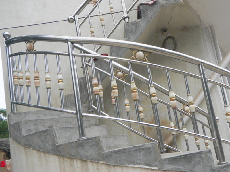 阳台护栏厂家：阳台护栏安装注意事项