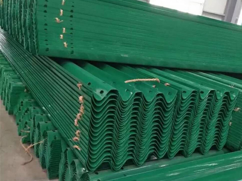 为什么选择柳州市明华锌钢护栏型材有限公司的护栏产品？